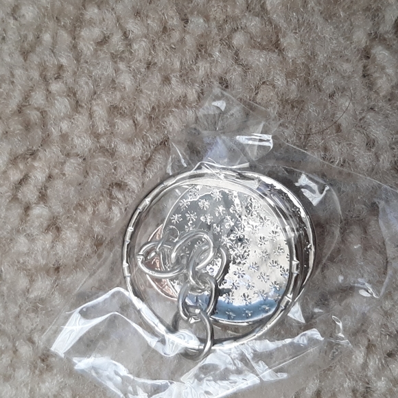 key chain, iron on patch, pencil case, mug - Picture 9 of 10